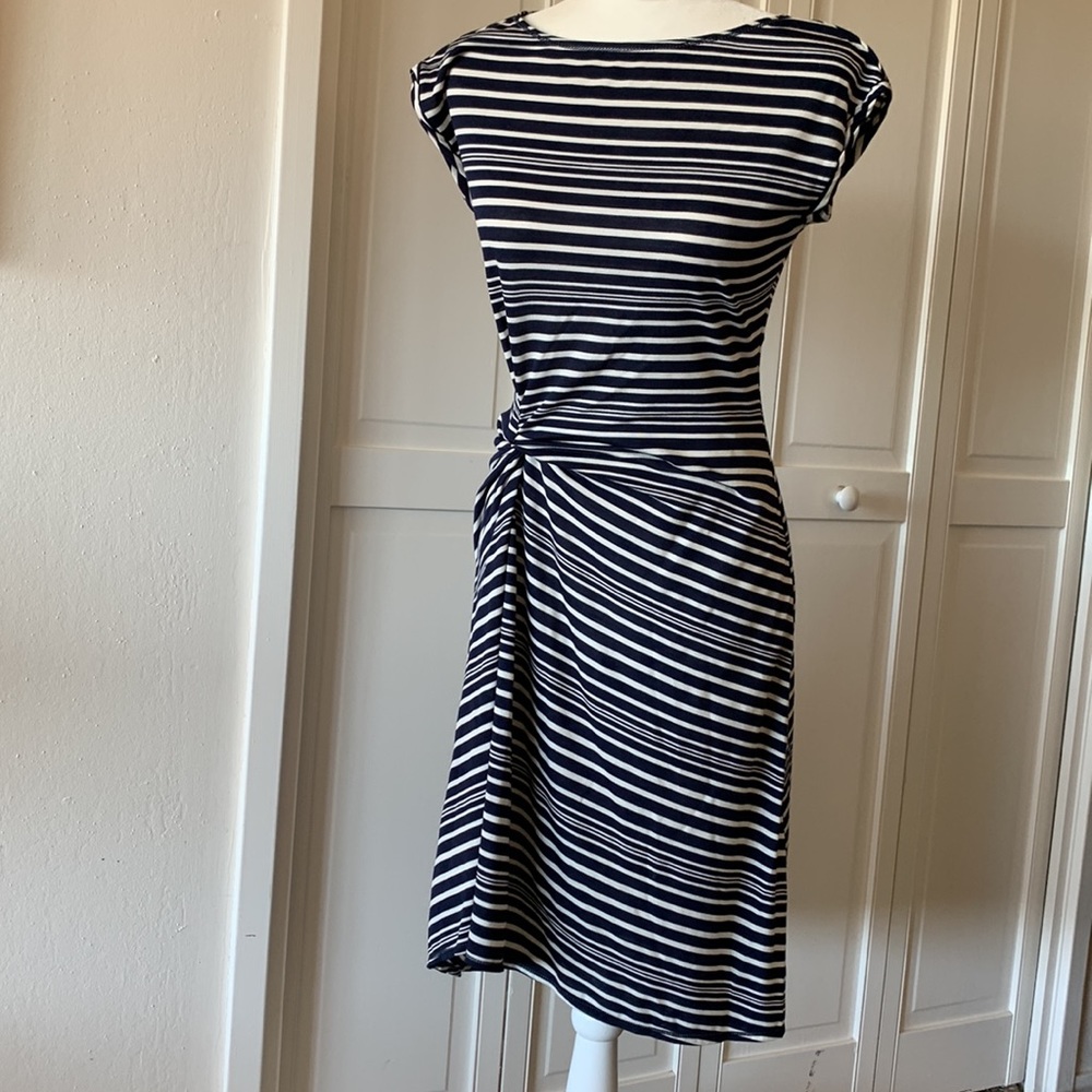 MAX STUDIO NAVY BLUE AND WHITE STRIPED DRESS WITH GATHERED WAIST LINE - SIZE XS